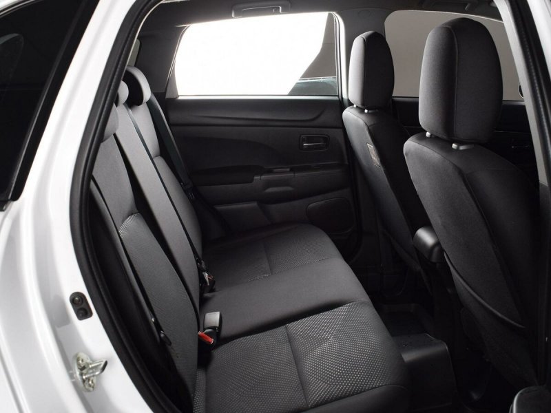 Mitsubishi ASX 2010 салон сзади