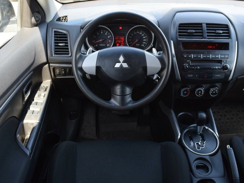 Mitsubishi ASX 2012 салон