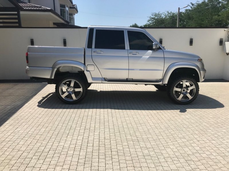UAZ Patriot Pickup на r20
