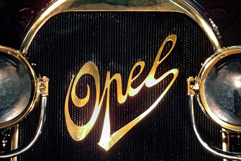 Opel логотип