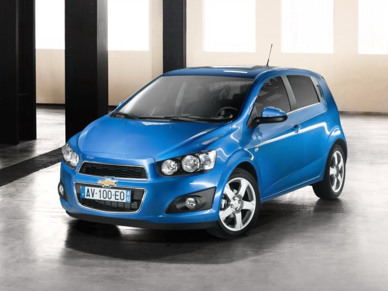 Chevrolet Aveo t300 хэтчбек