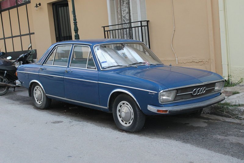 Audi 100 c1 поколение