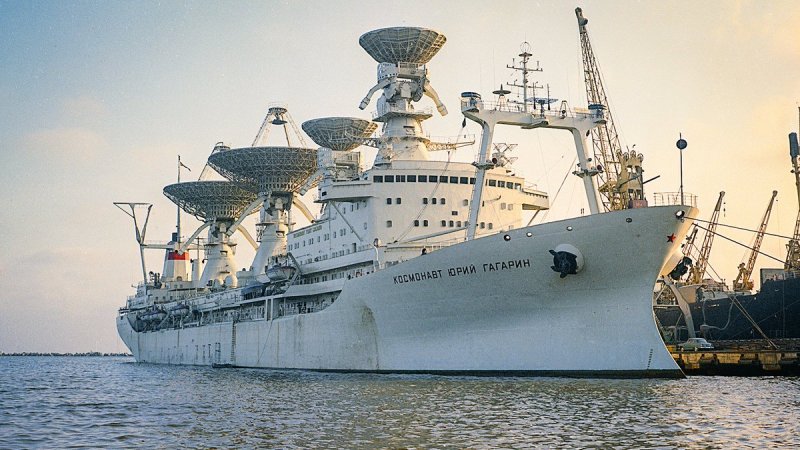 Флагман космического флота космонавт Юрий Гагарин