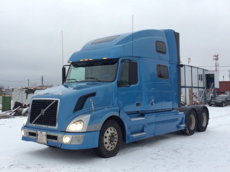 Volvo VNL 670 2010 синяя