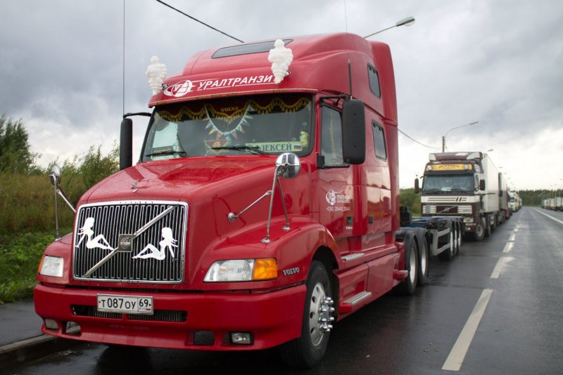 Volvo VNL 2002