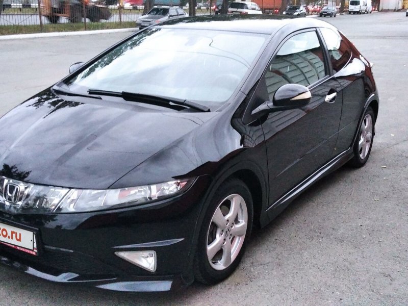 Honda Civic 8 черная
