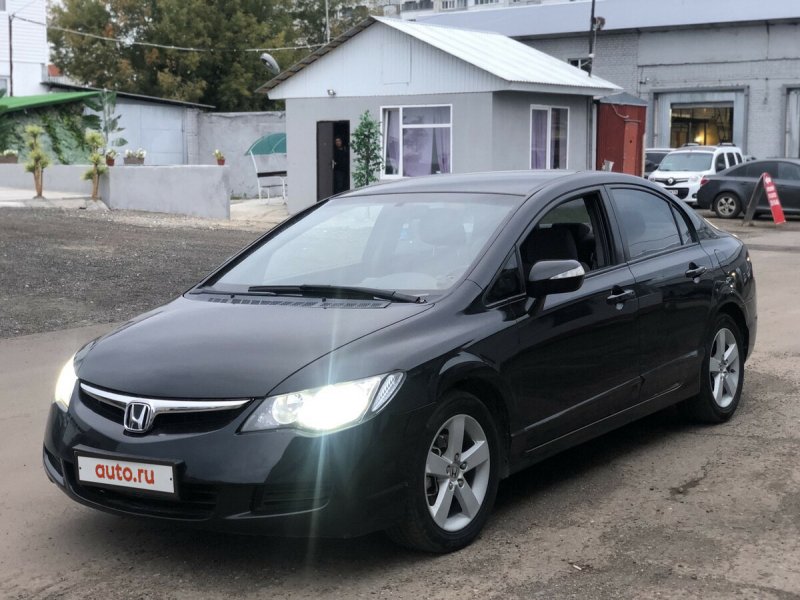 Honda Civic 8 черная