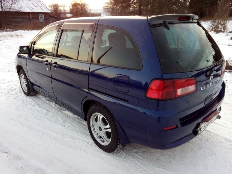 Ниссан Либерти 2002г