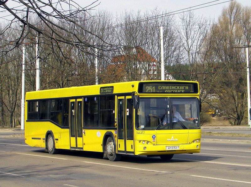 Синий МАЗ 105