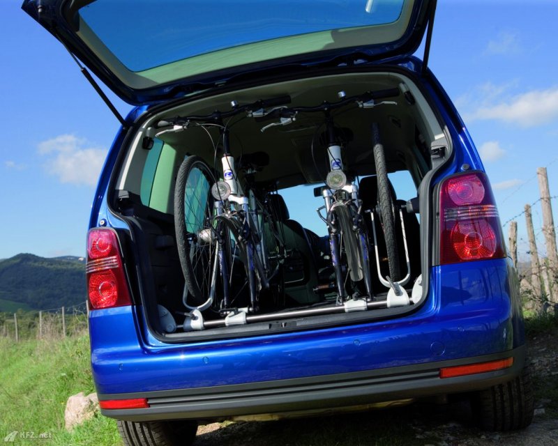 Спойлер на VW Touran