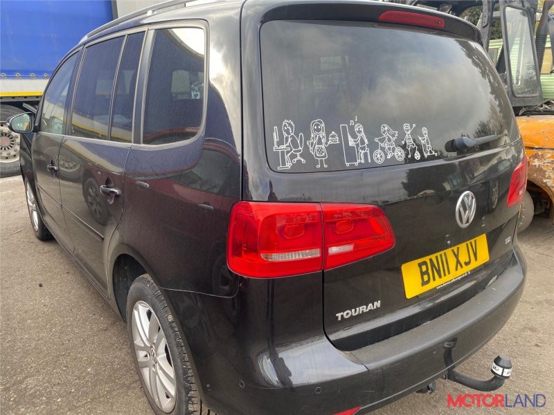VW Touran 2012 шторка багажника
