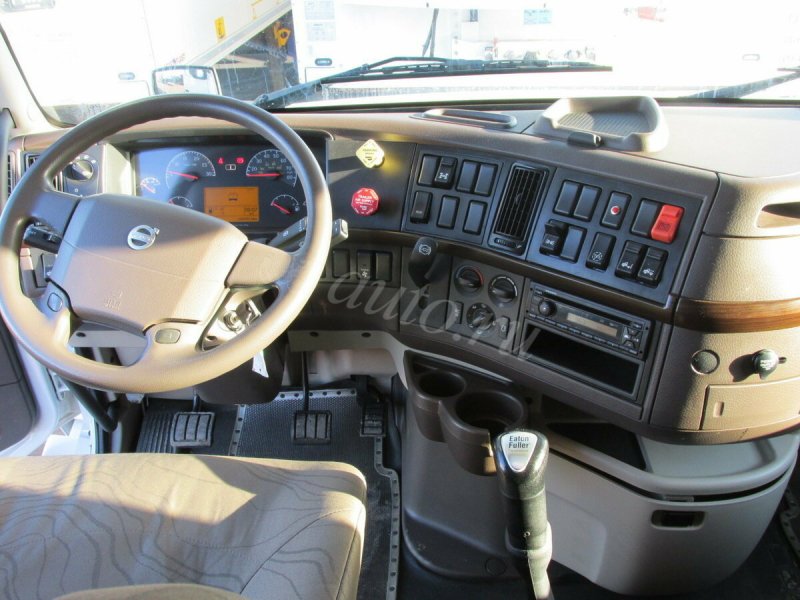 Volvo 700 тягач салон