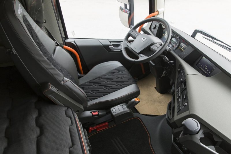 Volvo FH 2015 салон