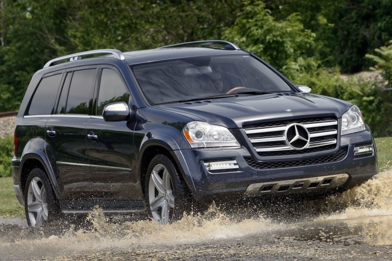 Mercedes-Benz джип 2010