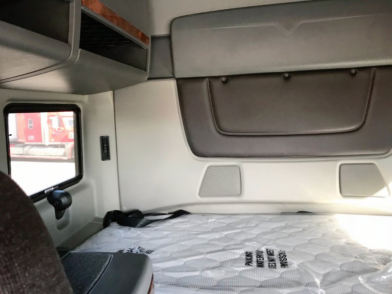 Volvo VNL 860 спальник