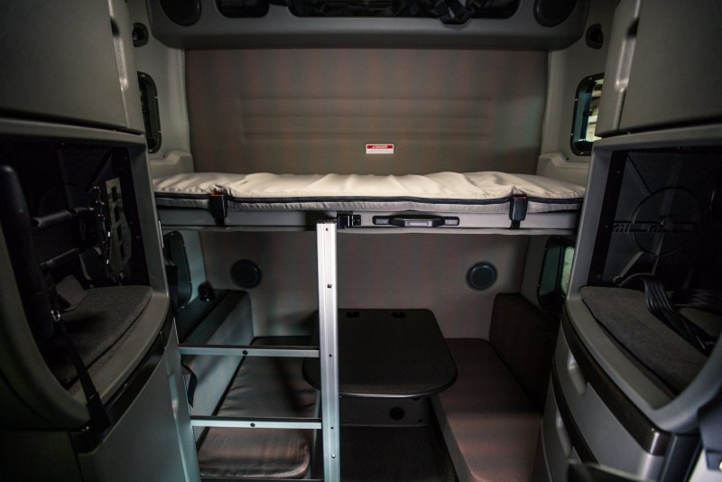 Volvo VNL 860 Interior
