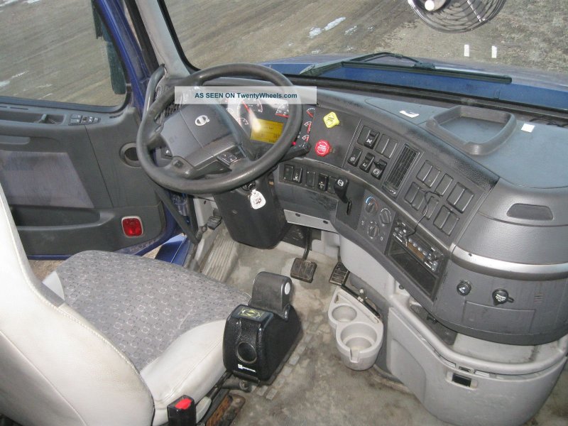 Volvo VNL 780 салон