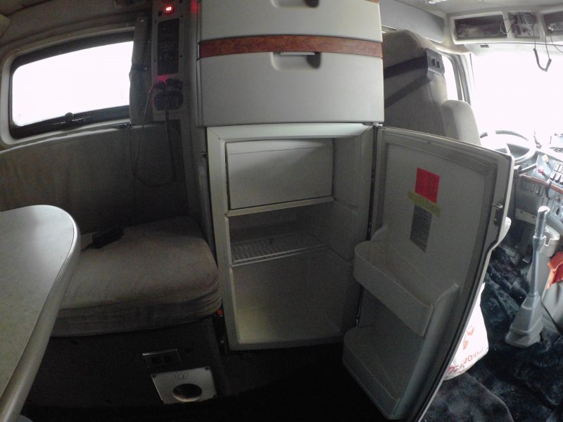 Volvo VNL 780 внутри кабины