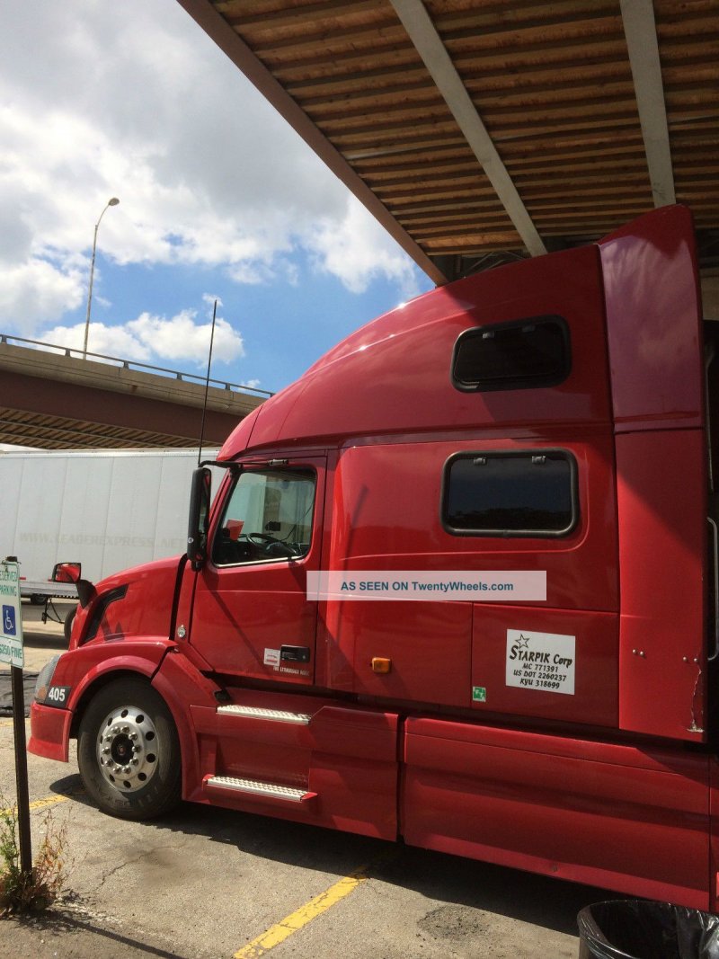 Грузовик Volvo VNL 780
