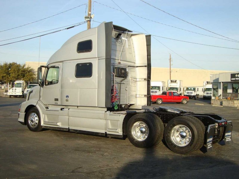 Volvo VNL 780 2015