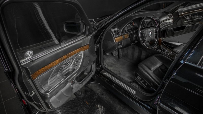 BMW 750il Тупака