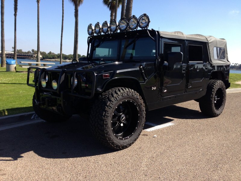 Автомобиль Hummer h1