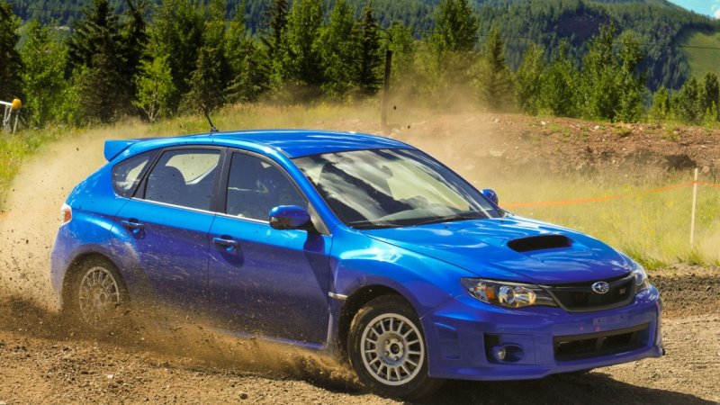 Subaru Impreza WRX STI 2008 хэтчбек зимой