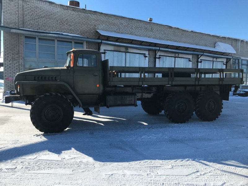 Урал 375 гидроманипулятор военный