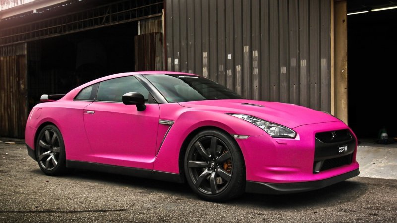 Nissan GTR Pink