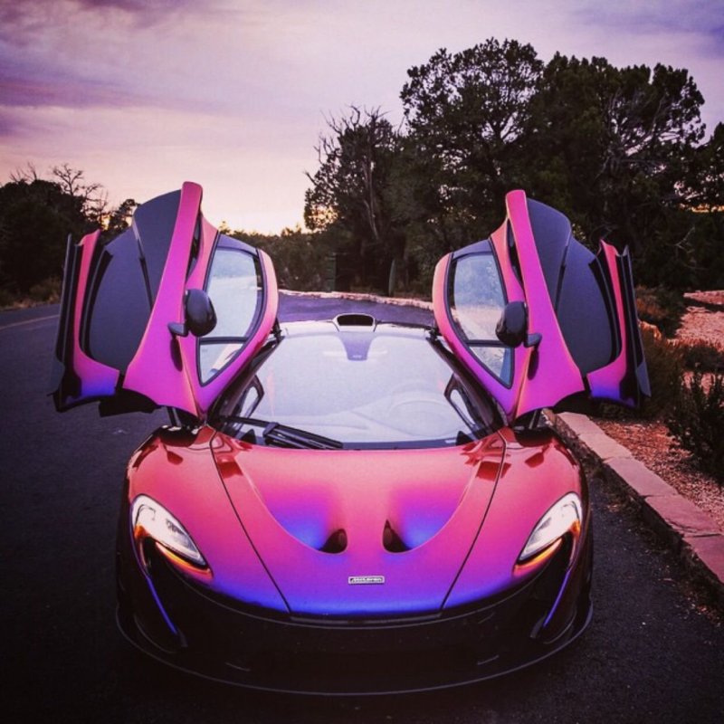 MCLAREN p1 фиолетовый салон