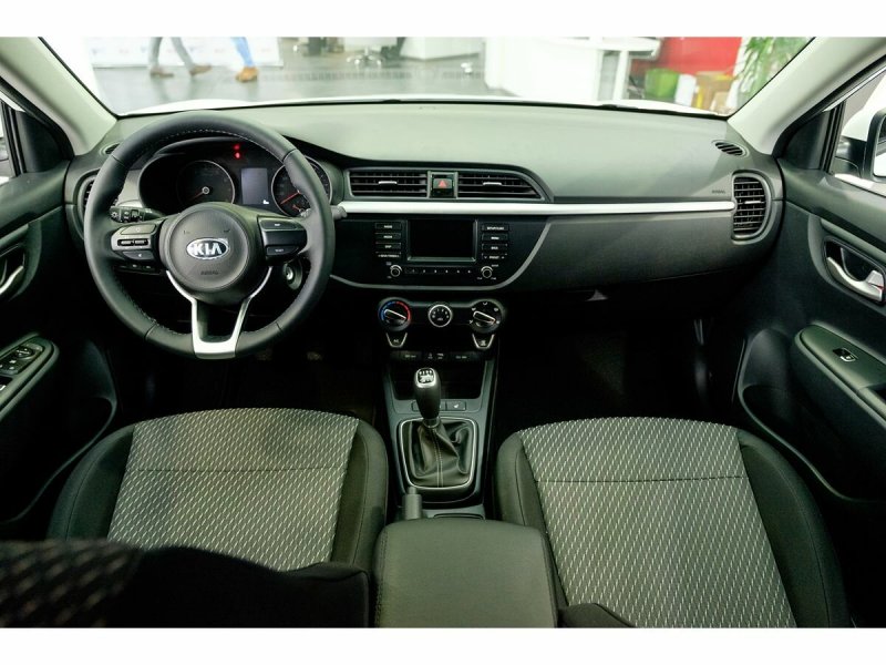 Kia Rio x-line 2018 белый