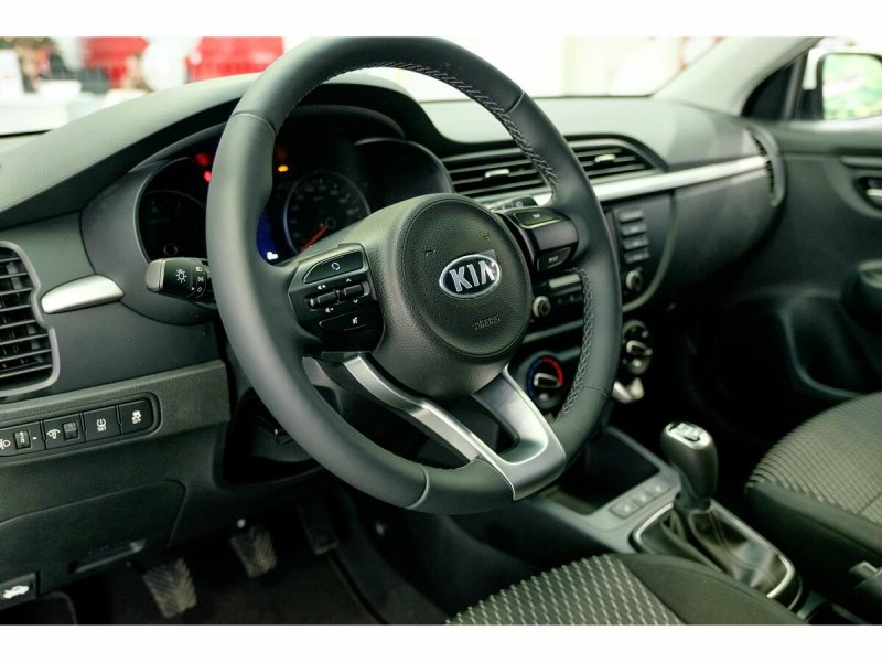 Kia Rio x-line 2019 черный