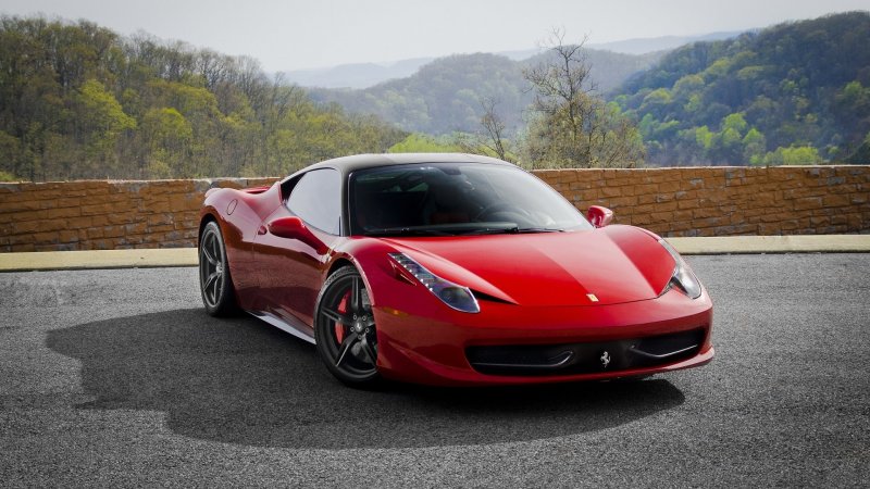 Ferrari 458 Italia красная