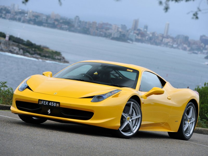 Автомобиль Ferrari 458 Italia