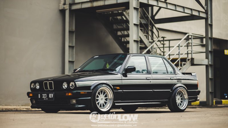 BMW e30 черная седан