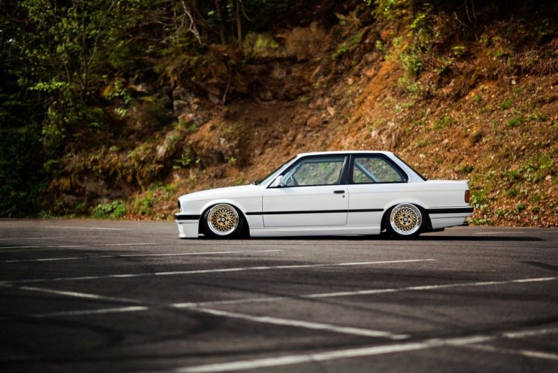 BMW e30 седан stance