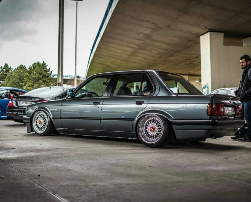 BMW е30 седан