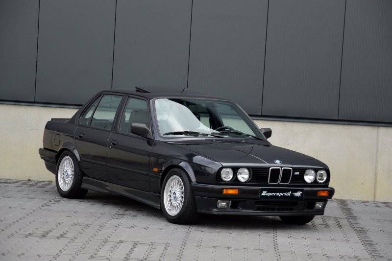 BMW e30 320i