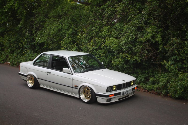 БМВ е30 stance