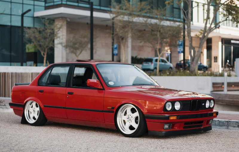 BMW e30 седан stance