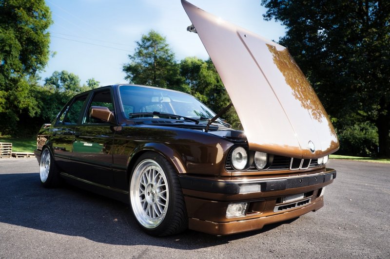 BMW e30 Brown