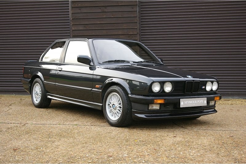 BMW 320 e30
