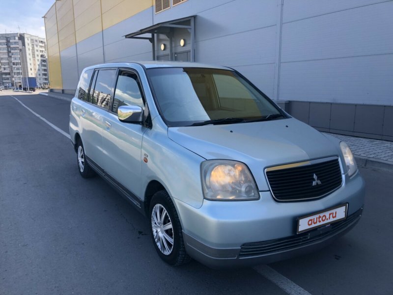 Мицубиси Дион 2000 года
