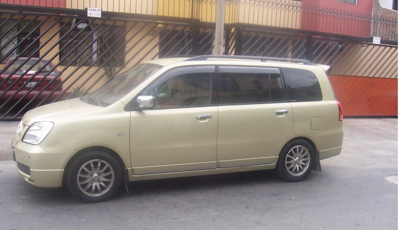 Mitsubishi Dion 2000