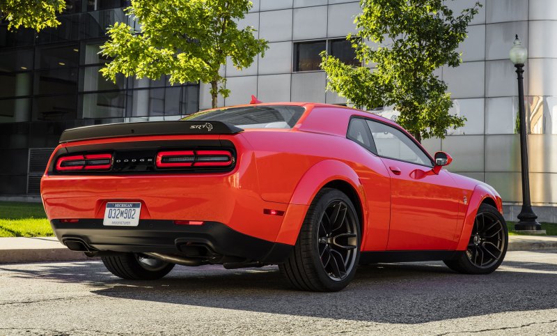 Dodge Challenger srt Hellcat