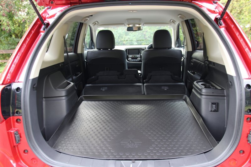 Mitsubishi Outlander 2018 багажник