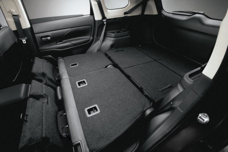 Mitsubishi Outlander 2019 салон багажник