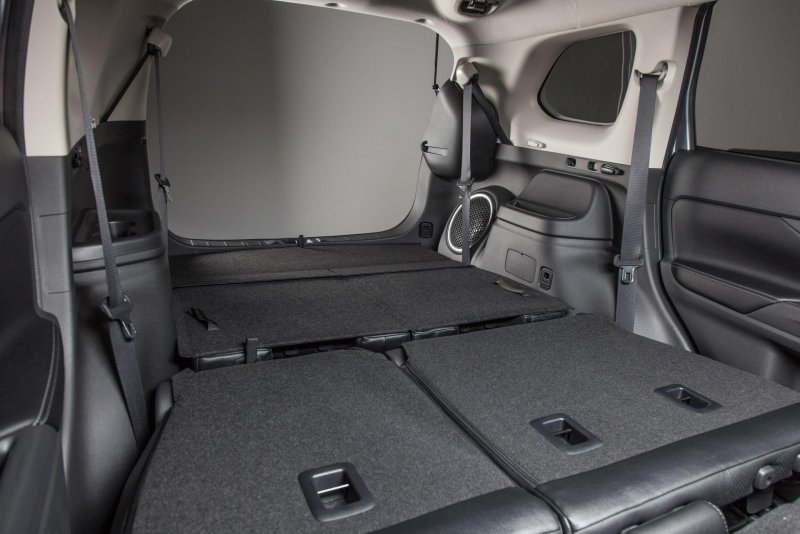 Mitsubishi Outlander, 2013 трансформация салона