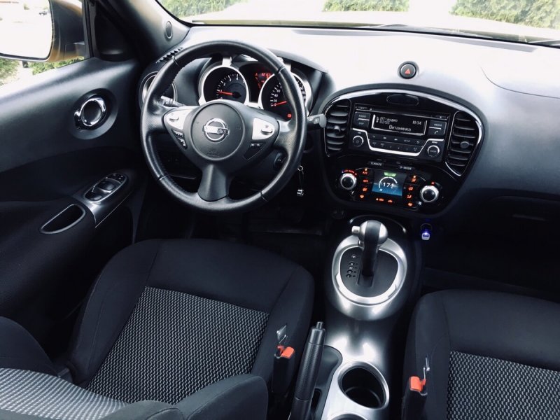 Nissan Juke 2012 салон