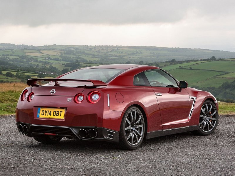 Nissan GTR r35 белый